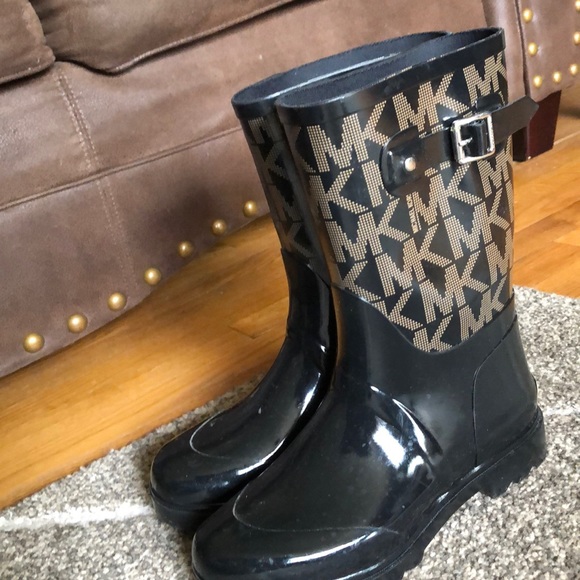 Michael kors boots - Picture 1 of 2